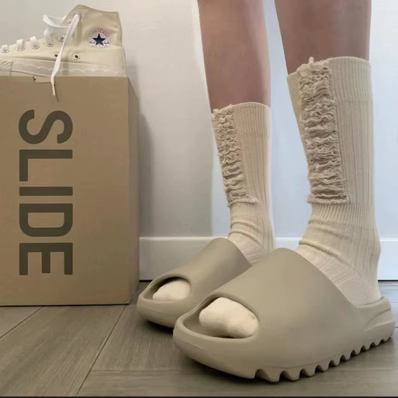 2026 Thick Sole Slippers Men Women Soft Bottom Indoor Home Slides Sandals Light Beach Shoes for Men Platform Slippers Flip Flops
