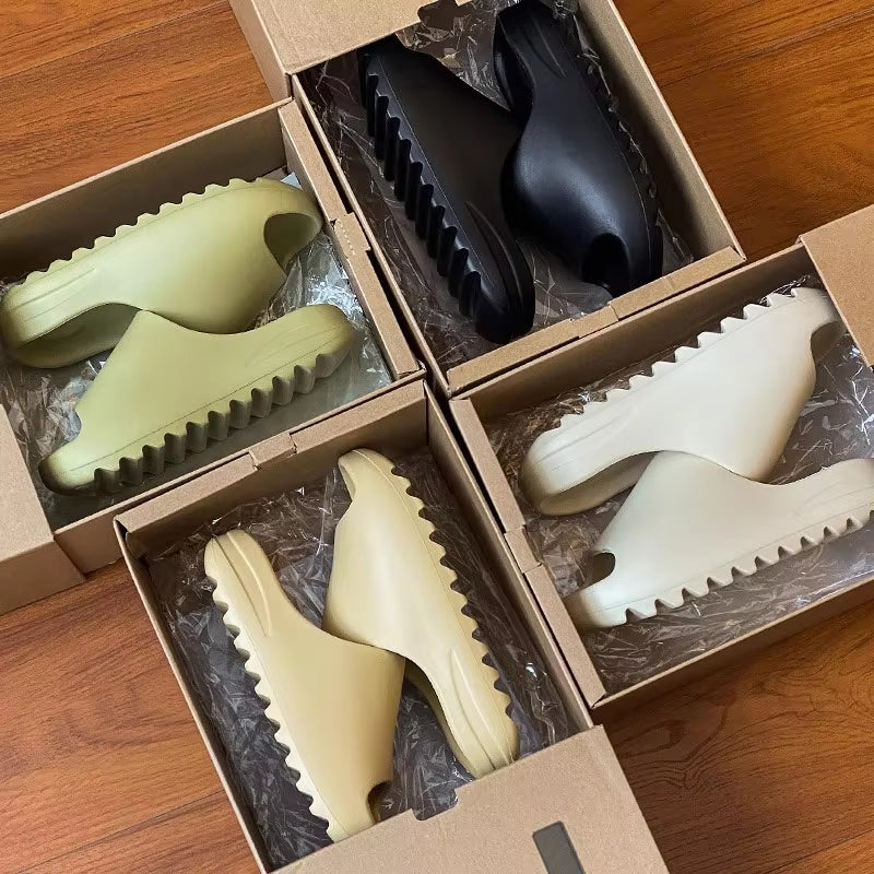 2026 Thick Sole Slippers Men Women Soft Bottom Indoor Home Slides Sandals Light Beach Shoes for Men Platform Slippers Flip Flops